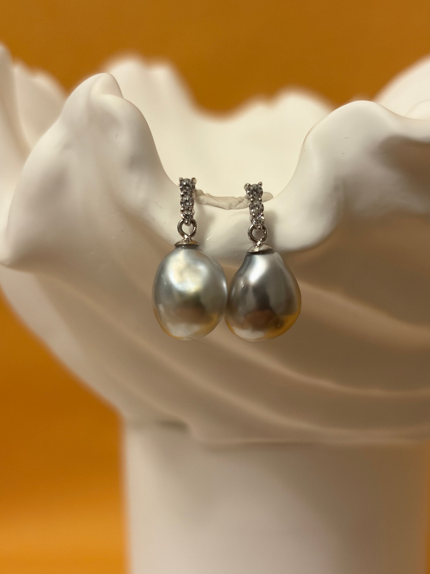 Tahitian-Keshi-Pearl-Earrings-WILD-18k-Gold-Lyra-front