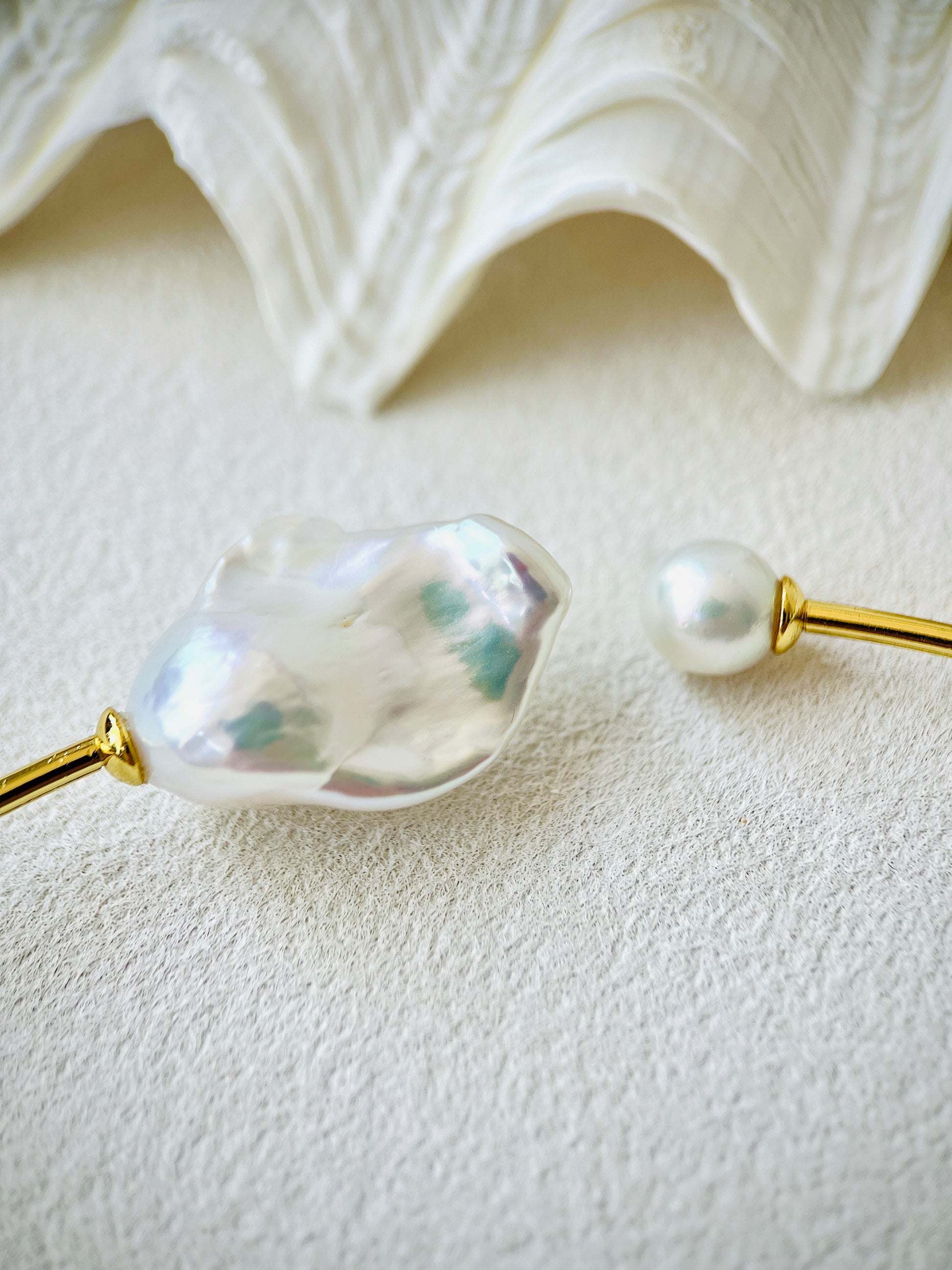 Baroque Pearl Choker showcasing a sleek design with Saltwater Akoya and Freshwater Baroque pearls in 18K Gold Vermeil.