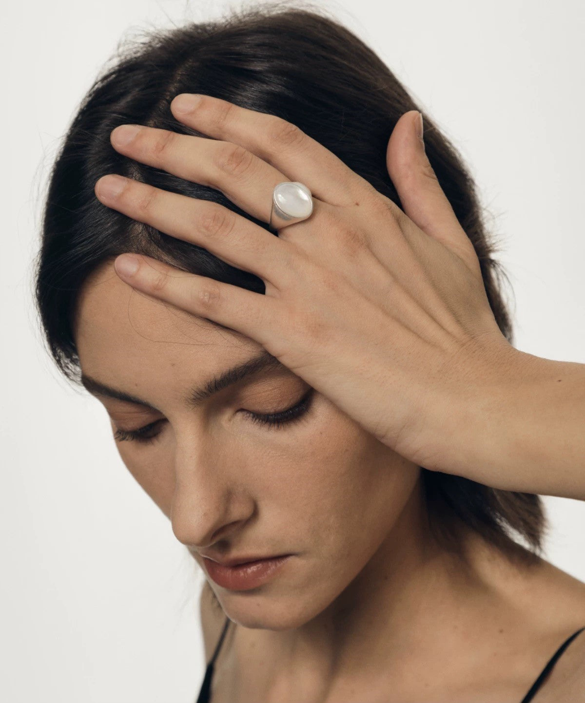 Bold White Nacre Silver Ring Oval shape