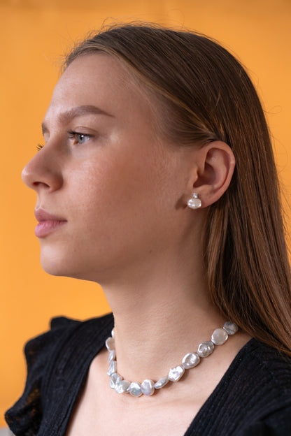 PA-Premier-Aurora-Luster-White-Keshi-Pearl-Necklace-model-side