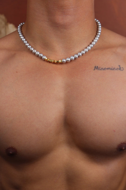 Men wearing silver pearls on a gold necklace