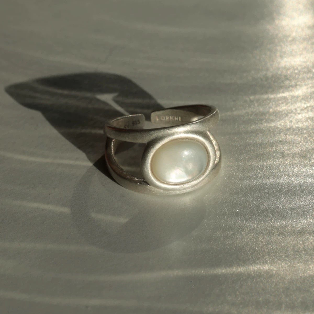 Vintage double layer silver ring featuring a luminous nacre gemstone, perfect for elegant everyday wear.